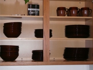 The villa has plenty of dishes and plates. 